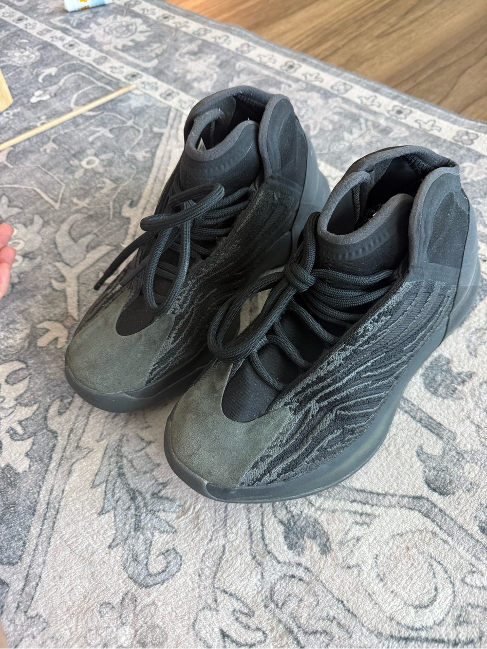 YEEZY Quantum Onyx Black Sneakers Men’s 6 / Women’s 7.5 EU 40